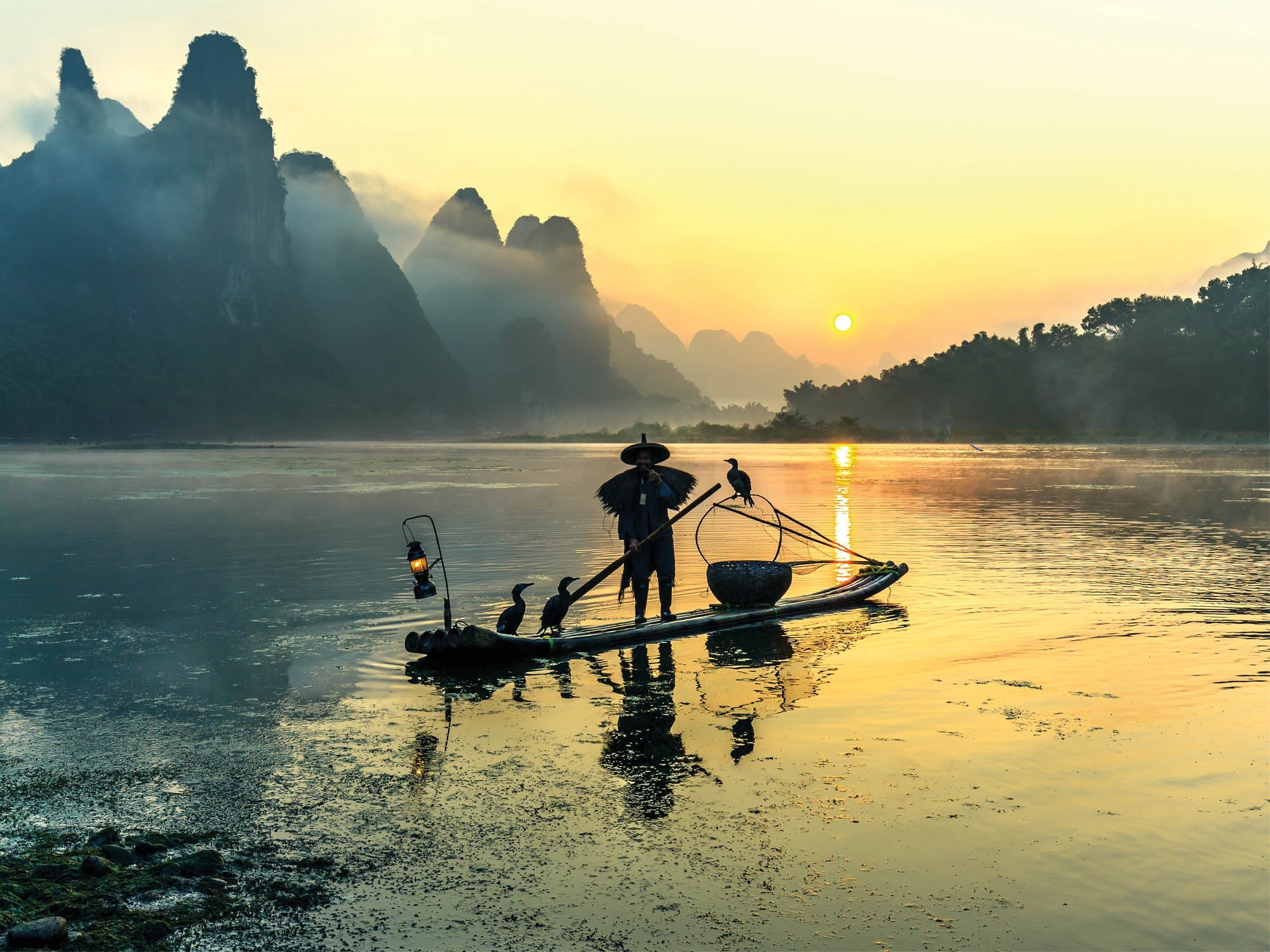 Visserman op bamboeboot - LW00054