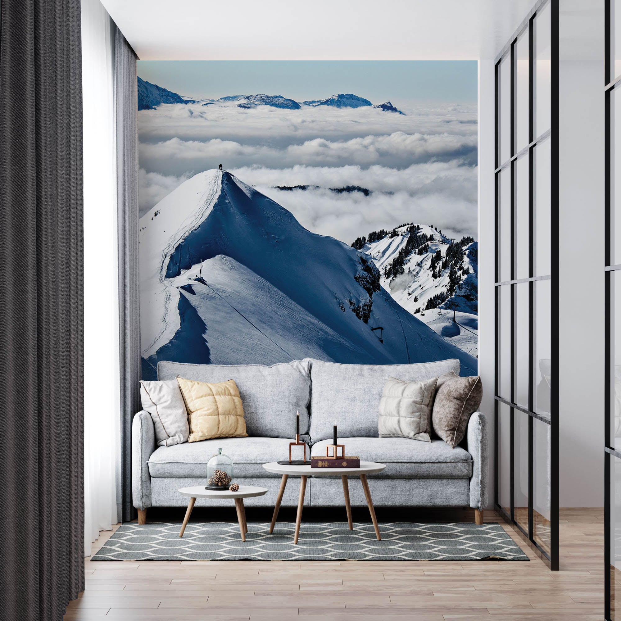 Besneeuwde bergtop in wolken - LW00132