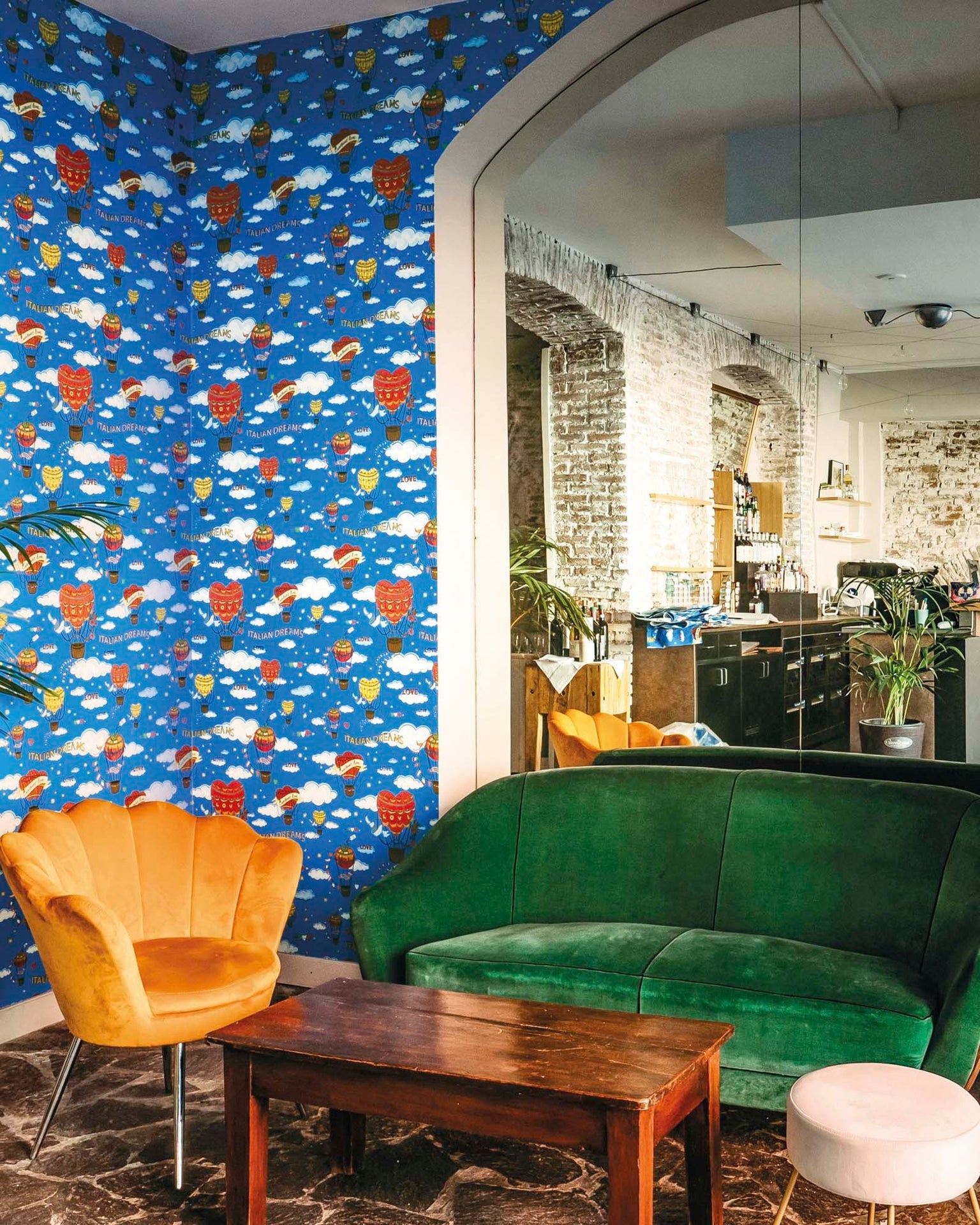 Hooked on Walls Enriquezland Italian Dream 25532