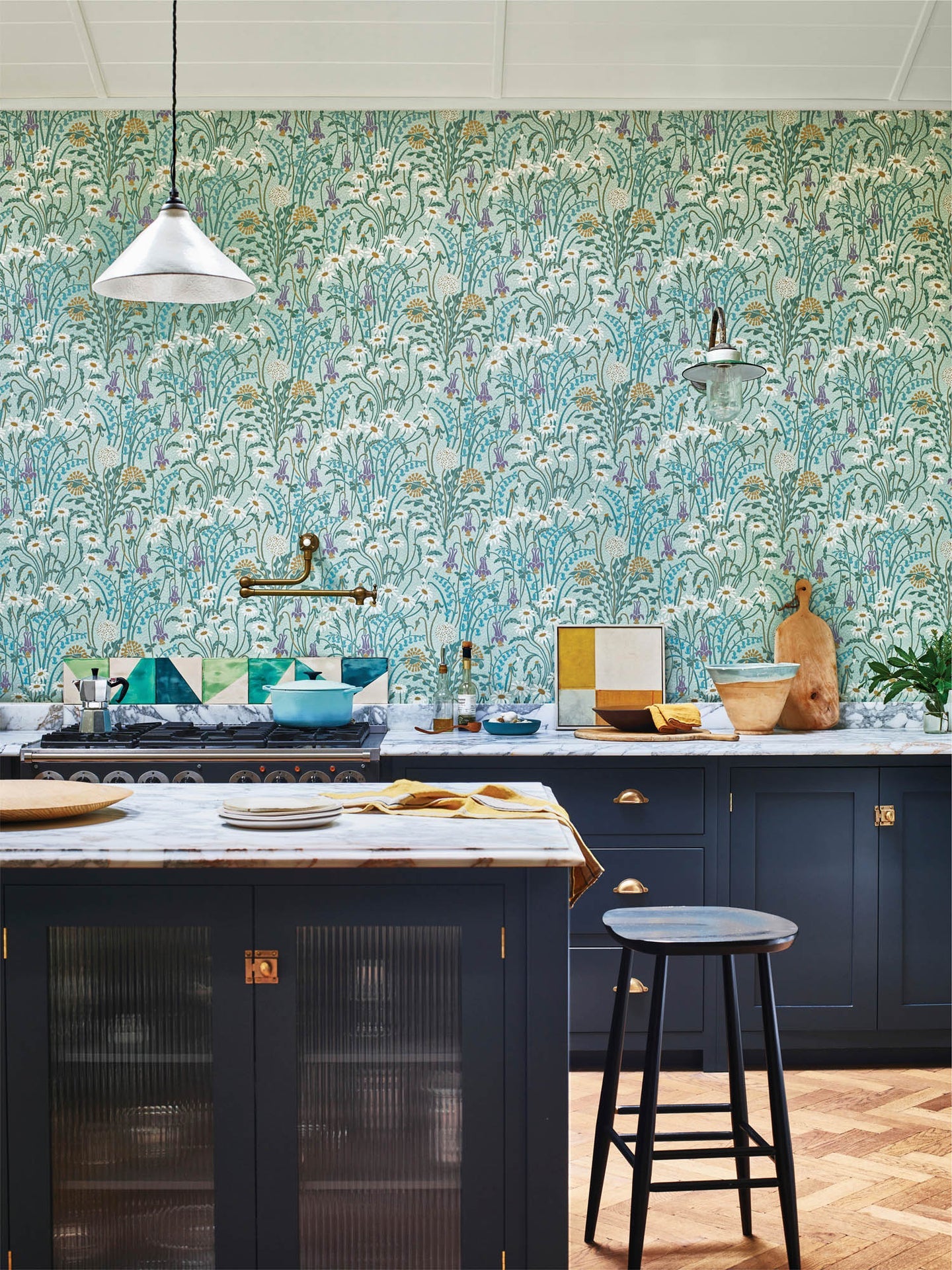 Hooked on Walls Young Traditionals Flower Meadow 27836 Behang