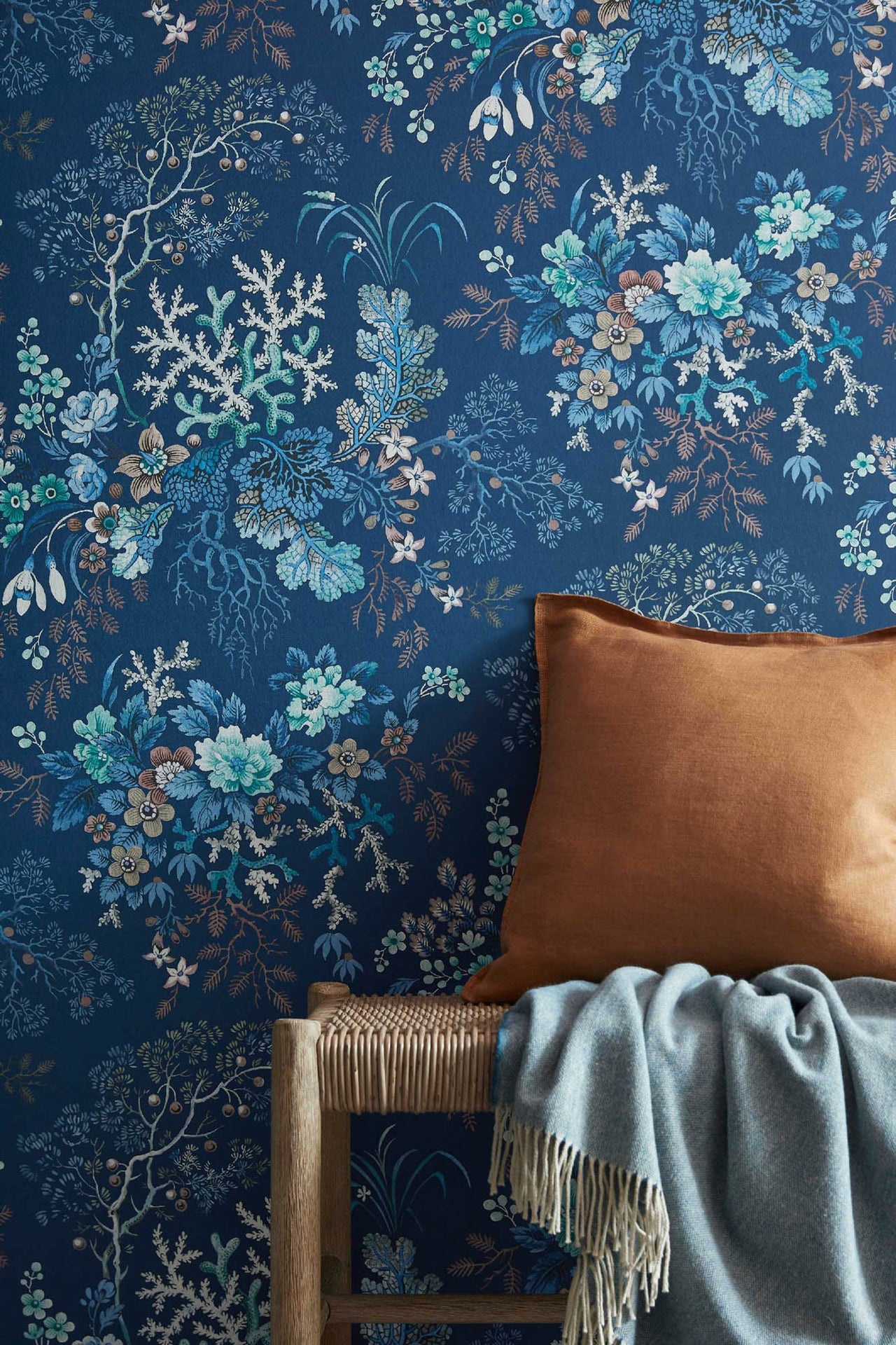 Hooked on Walls Young Traditionals Kilburn'S Coral 27802 Behang