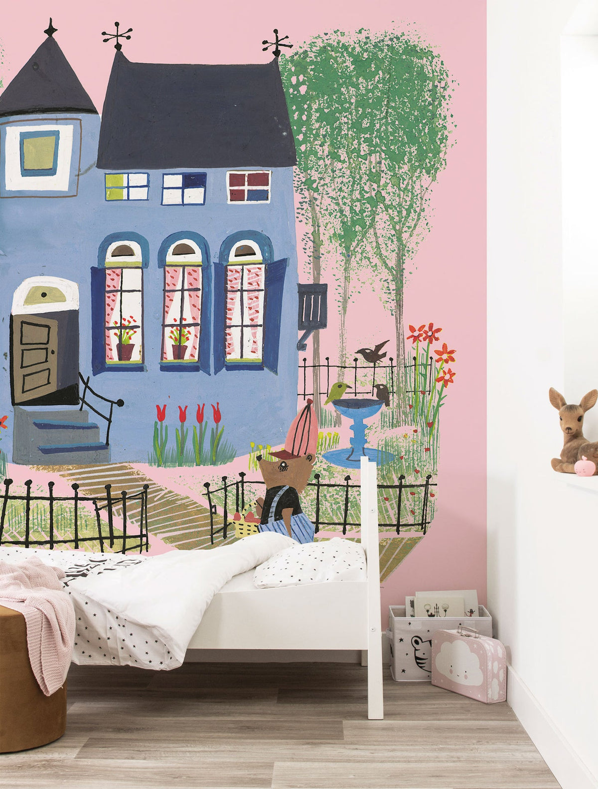 KEK Amsterdam Fiep Westendorp Bear with Blue House WS-043 - 5 Sheets Behang