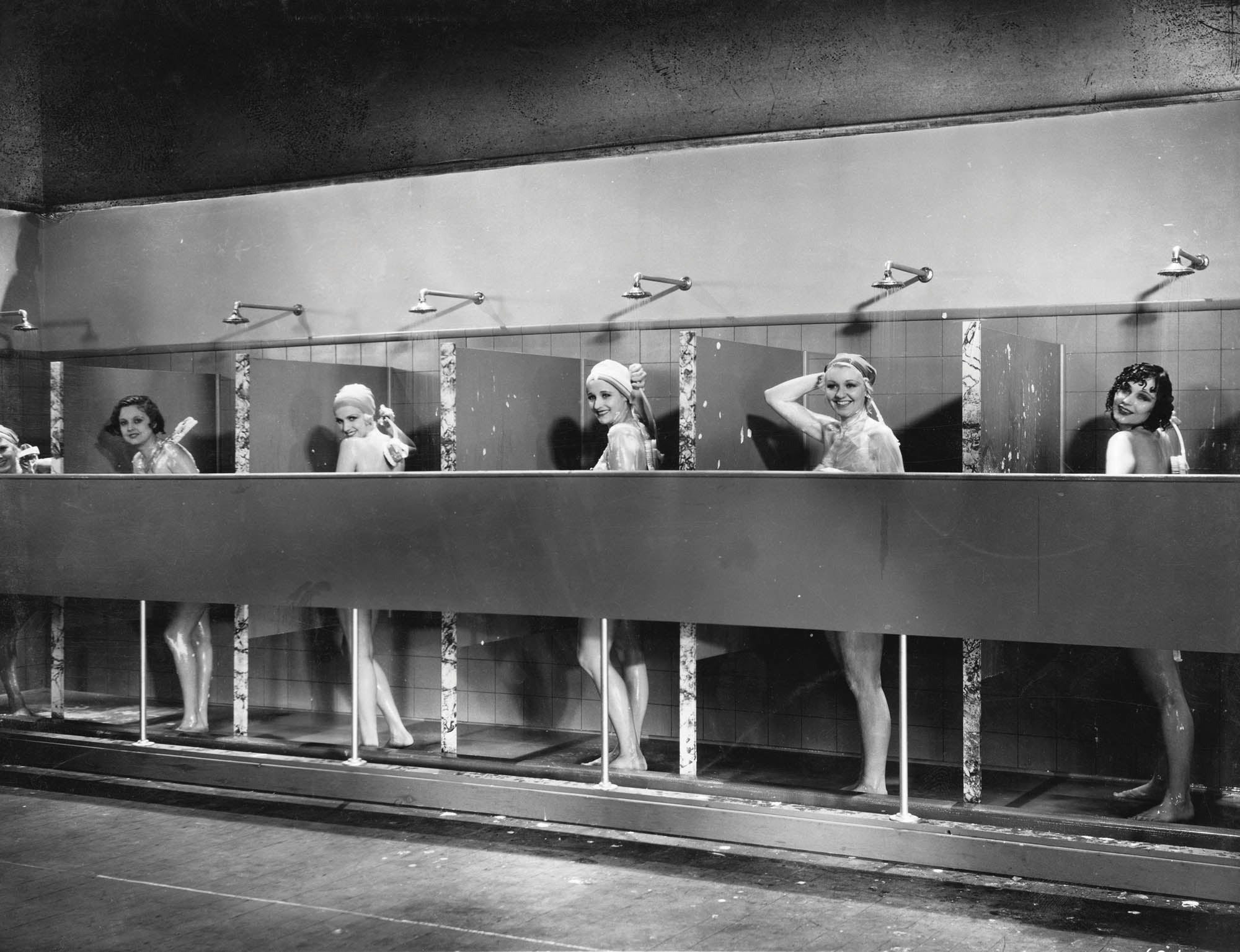 Femmes sous la douche, vintage  - LW00403